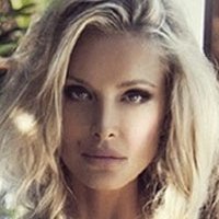 Monica Hansen Meztelen