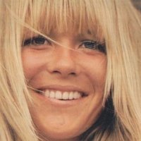 Monika Lundi Meztelen