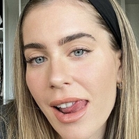 Mrs. Bella Meztelen