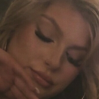 Phoebe Rian Meztelen