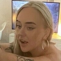 phoebeknight.2 Meztelen