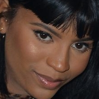 Renell Medrano Meztelen