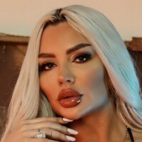 Roxana Darie Meztelen