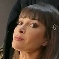 Sheila Grembiule Meztelen