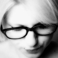 Shenni Suicide Meztelen