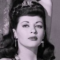 Yvonne De Carlo Meztelen